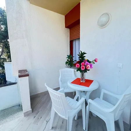 Charming In A Quiet Area Διαμέρισμα *
